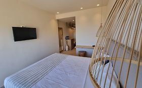 Zeus Eleva Miraya (Adults Only)